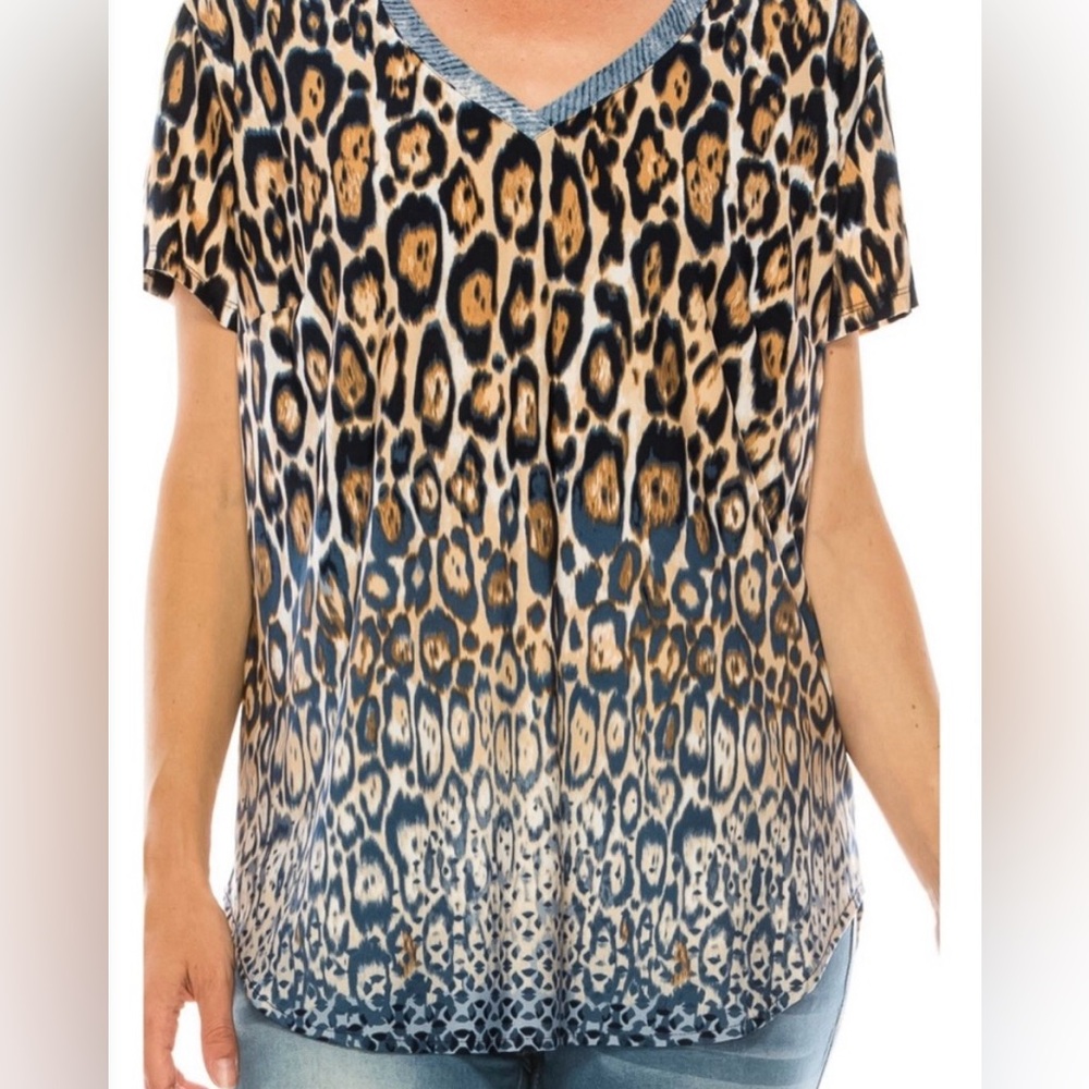 NYGARD INDIGO LEOPARD PRINT SHORT SLEEVE HI-LO HEM TOP